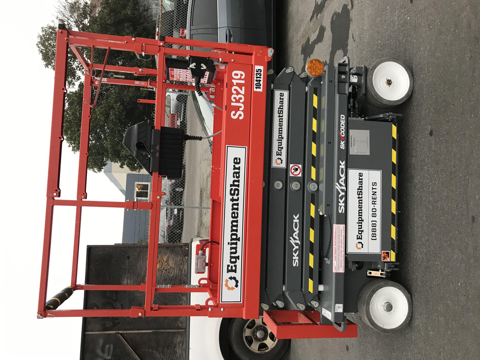 2020 Skyjack SJIII-3219 Solid NM Tires, Half height spring hinged entry gate, Dual Beacons, 800W Inverter