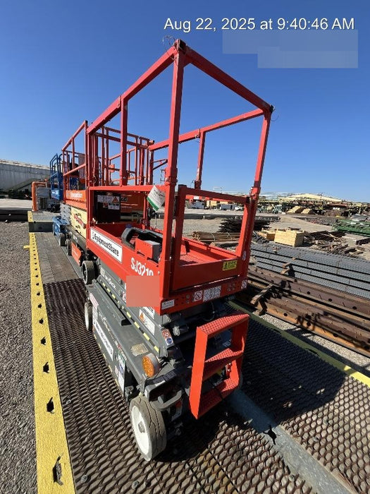 2020 Skyjack SJIII-3219 Solid NM Tires, Half height spring hinged entry gate, Dual Beacons, 800W Inverter