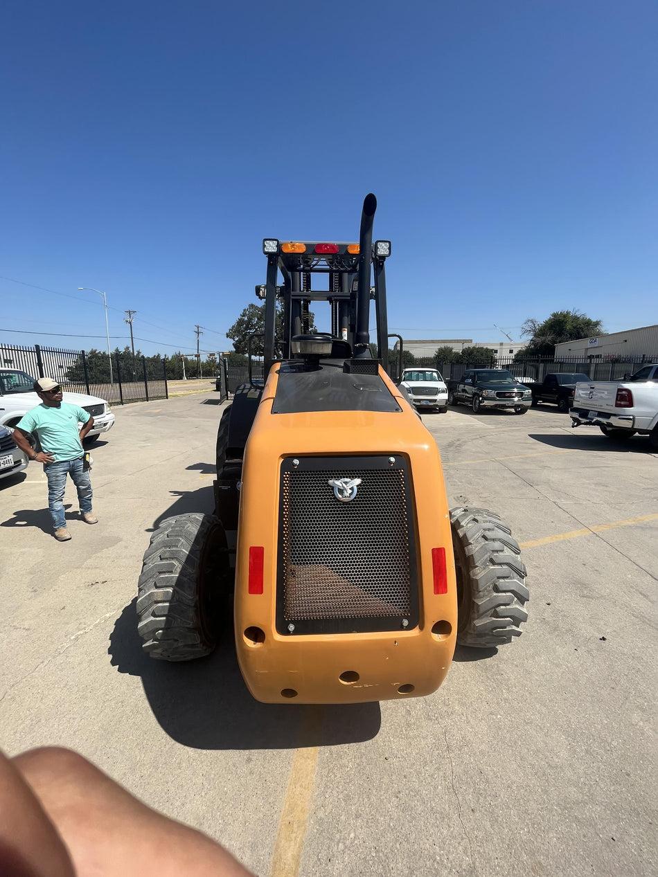 2023 CASE 588H