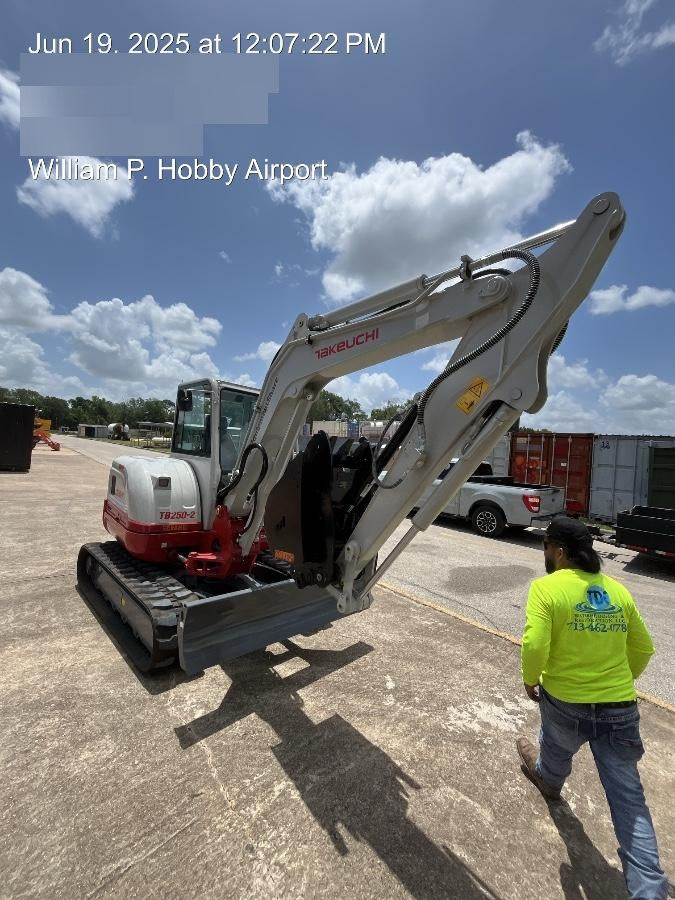 2025 TAKEUCHI 24" Bucket Takeuchi