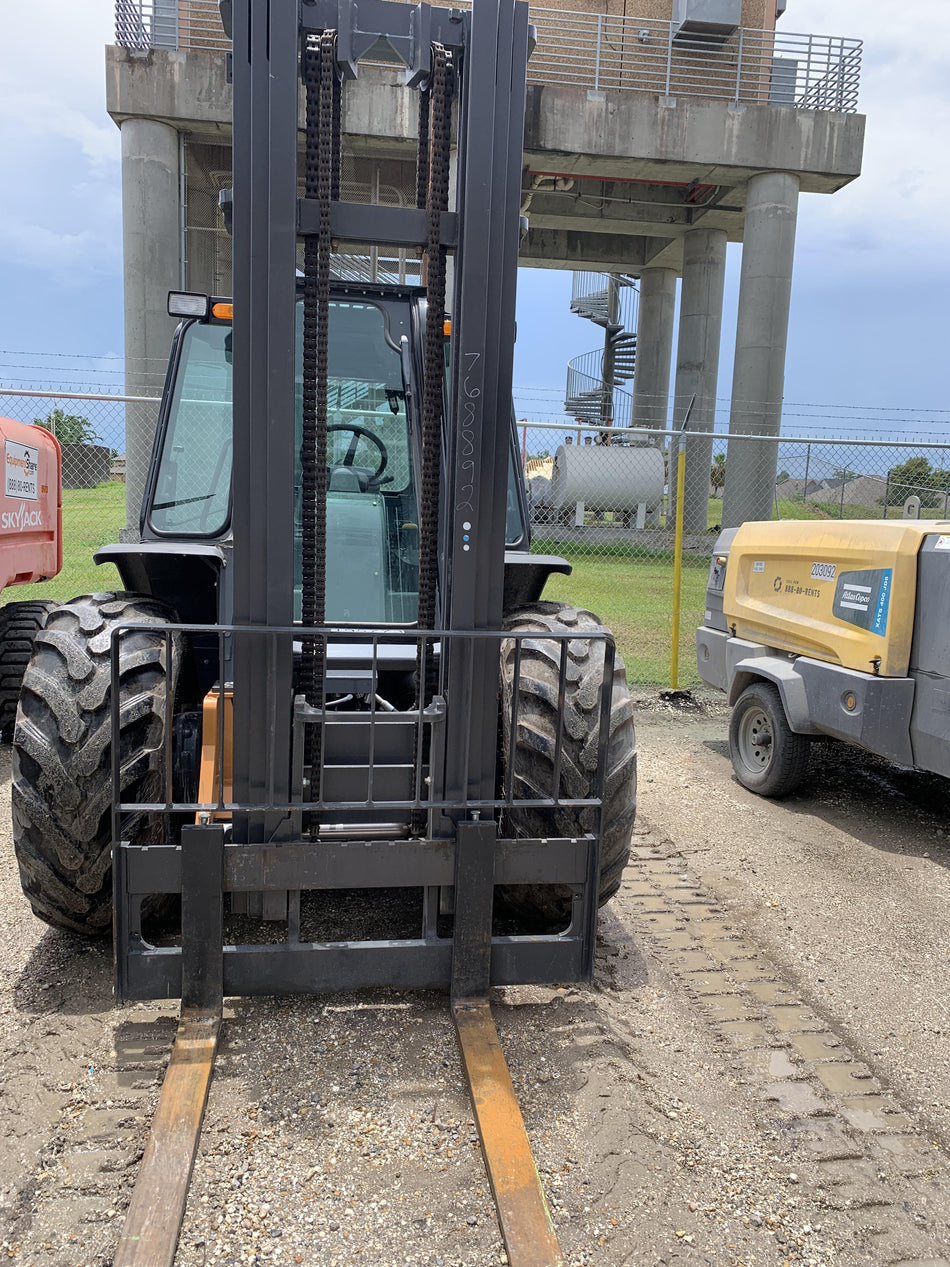 2021 CASE 588H