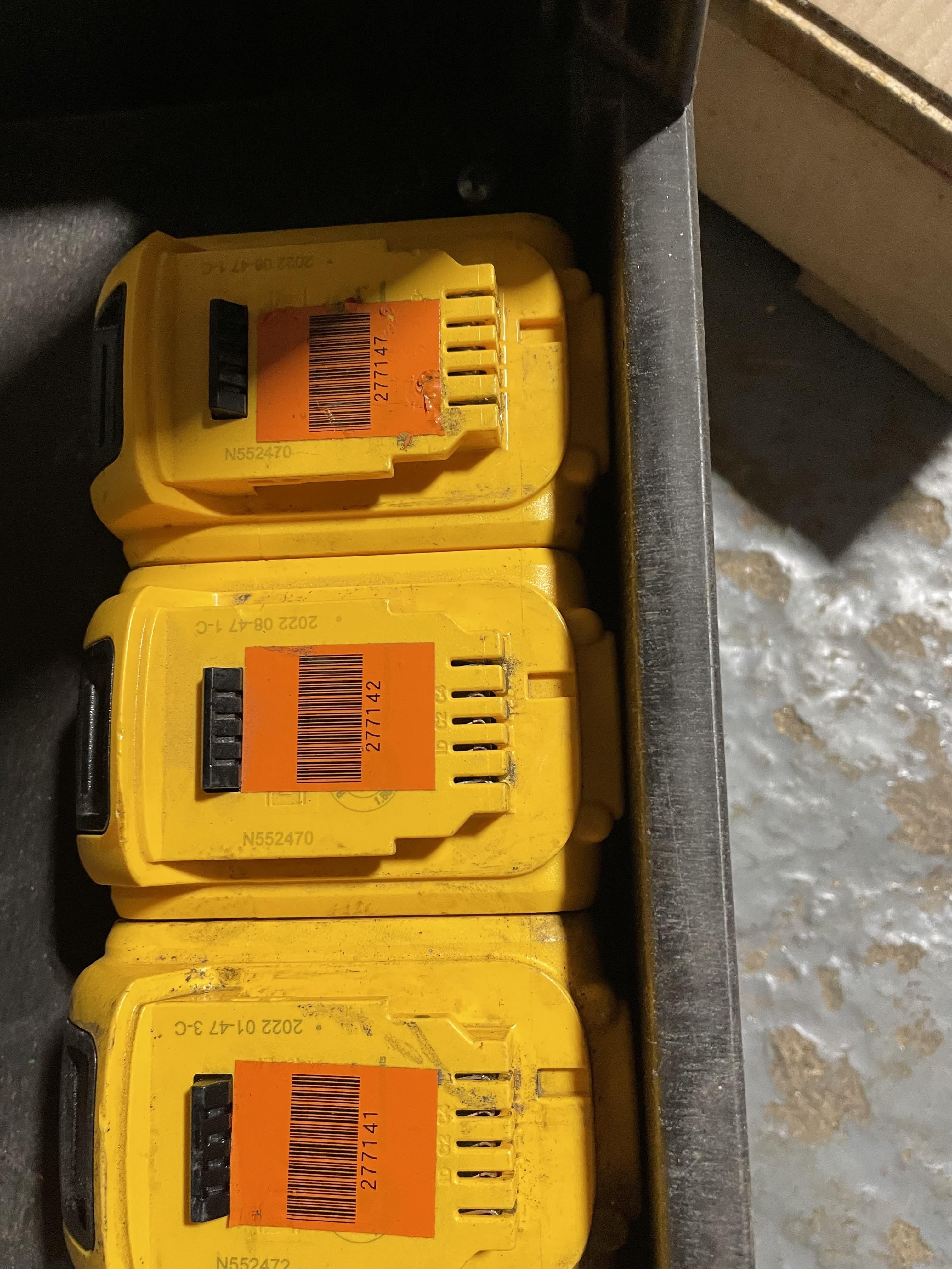 2022 DEWALT DCS374P2