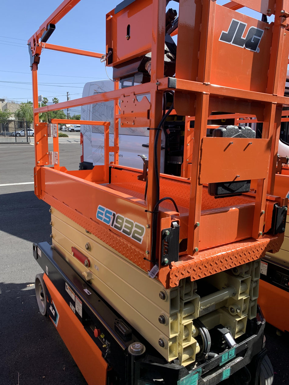 2022 JLG ES1932