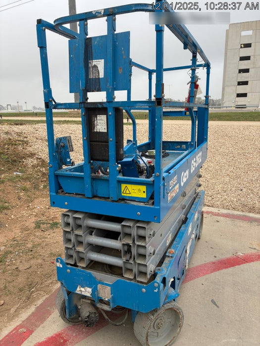 2019 Genie GS-2632 Folding rails with half height swing gate