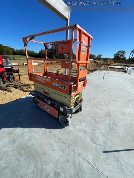 2022 JLG ES1932