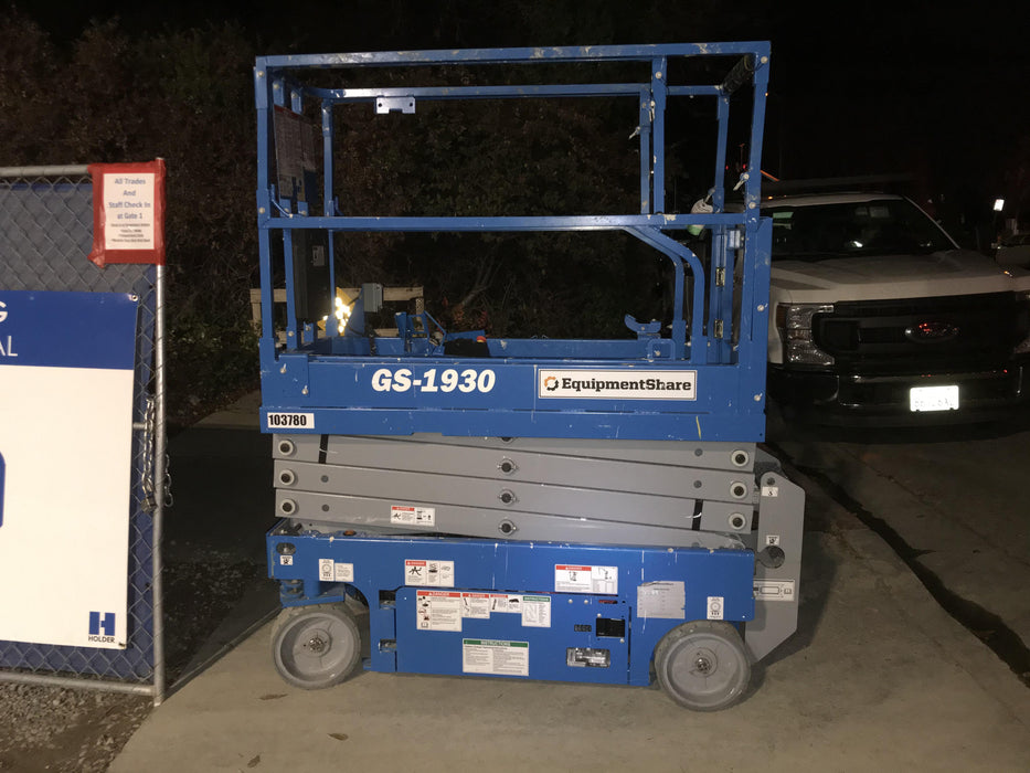 2020 Genie GS-1930 Solid Non Marking Tires, Beacon, Folding rails with half height swing gate, 800W Inverter