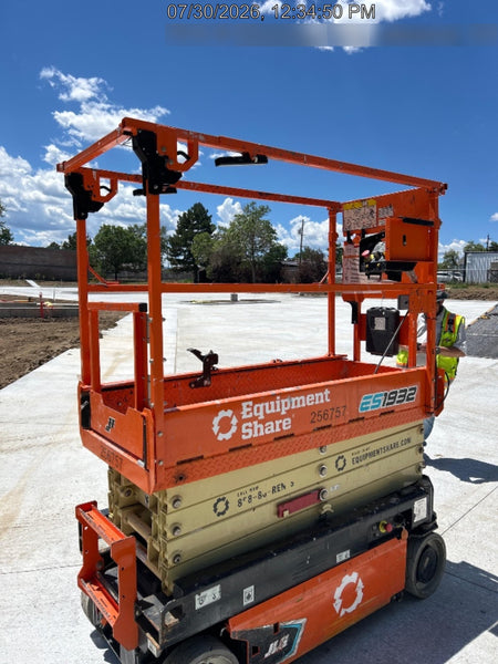 2022 JLG ES1932