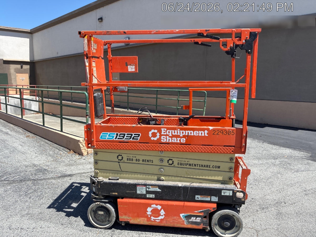 2022 JLG ES1932
