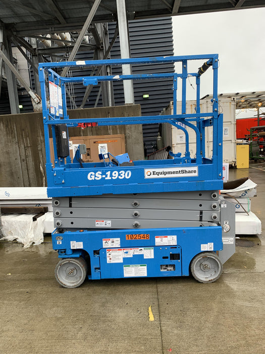 2020 Genie GS-1930 Solid Non Marking Tires, Beacon, Folding rails with half height swing gate, 800W Inverter