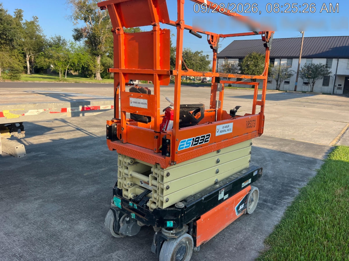 2021 JLG ES1932