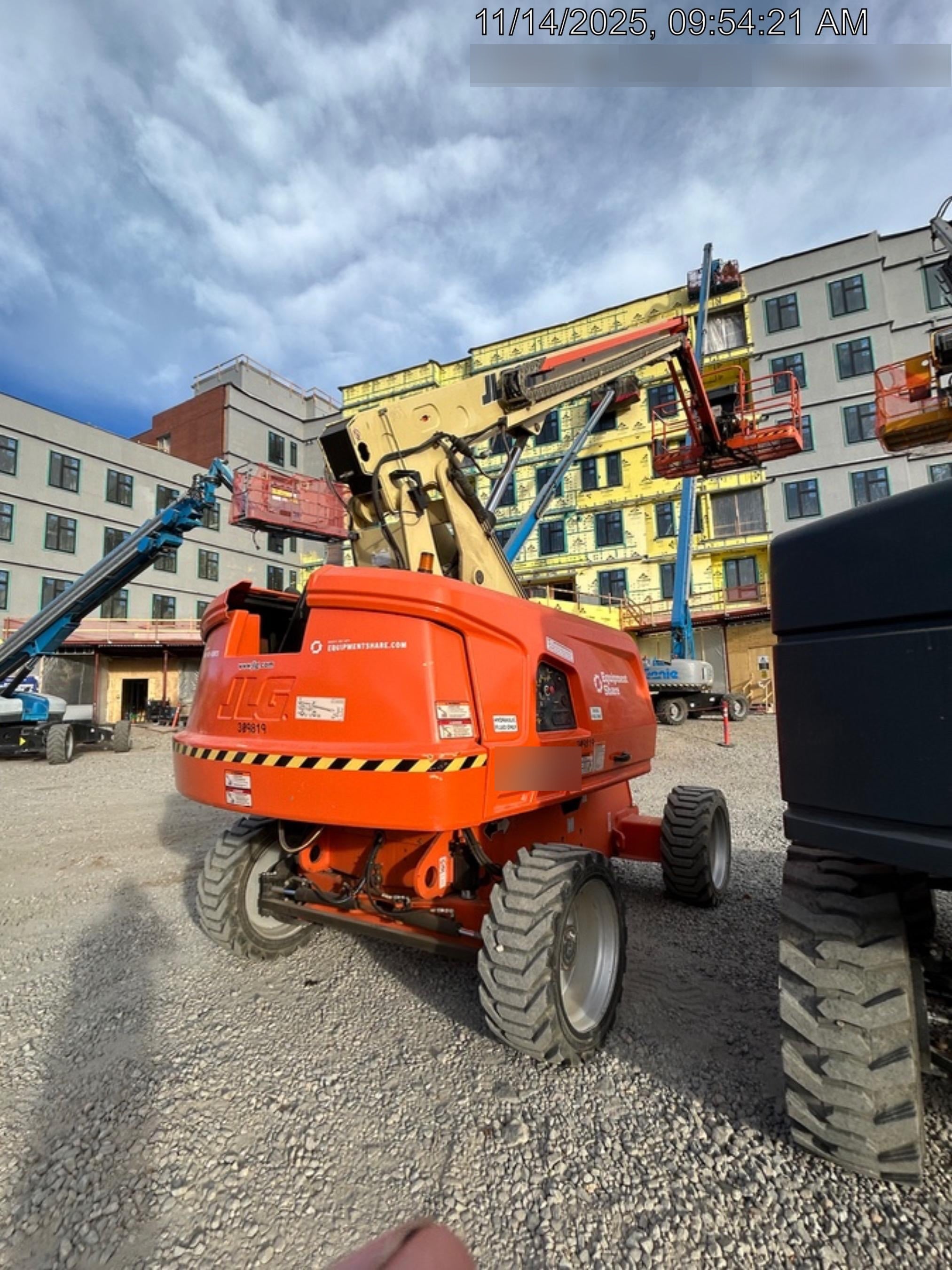 2023 JLG 660SJ