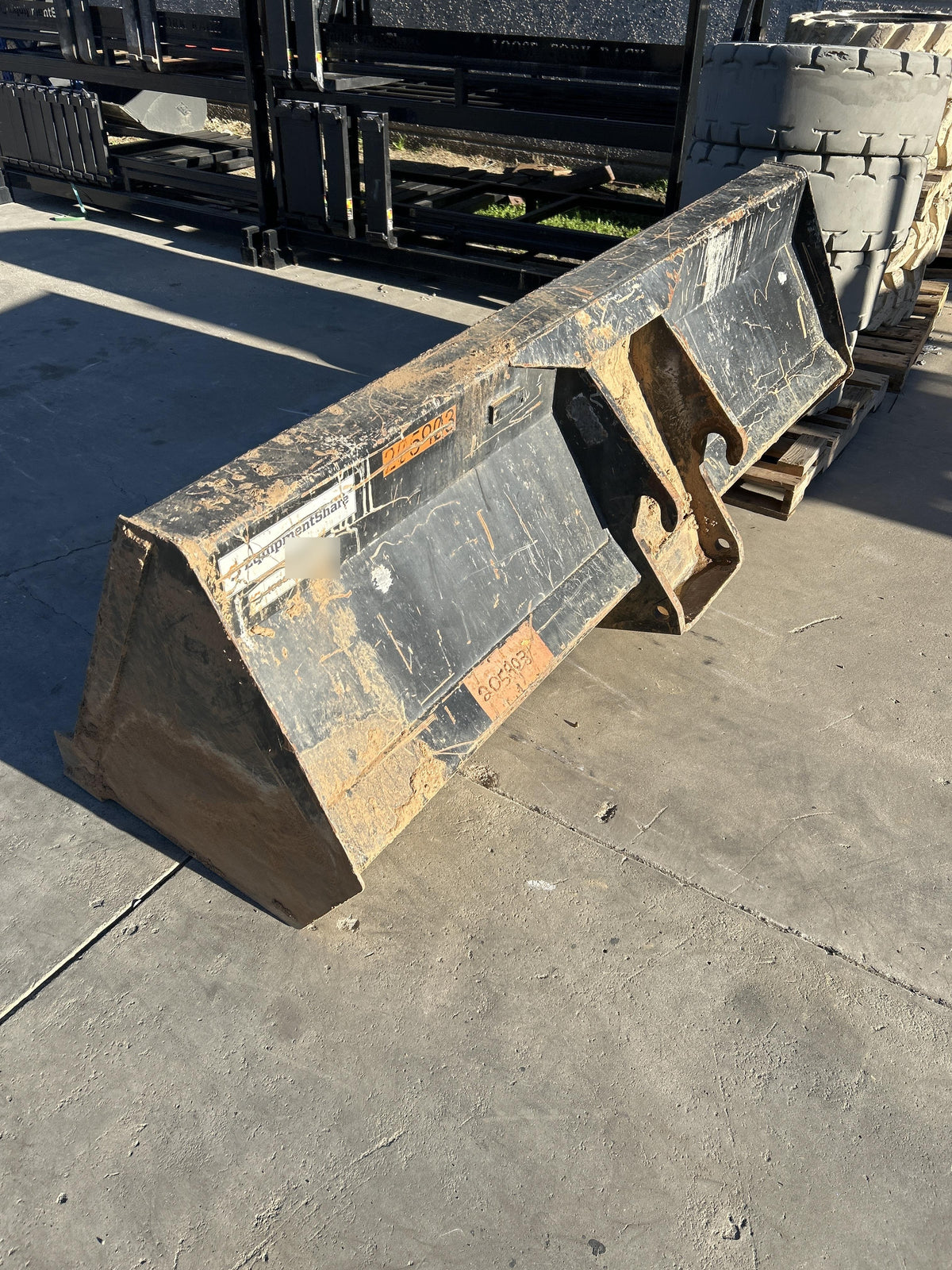 2022 JLG 1001100823