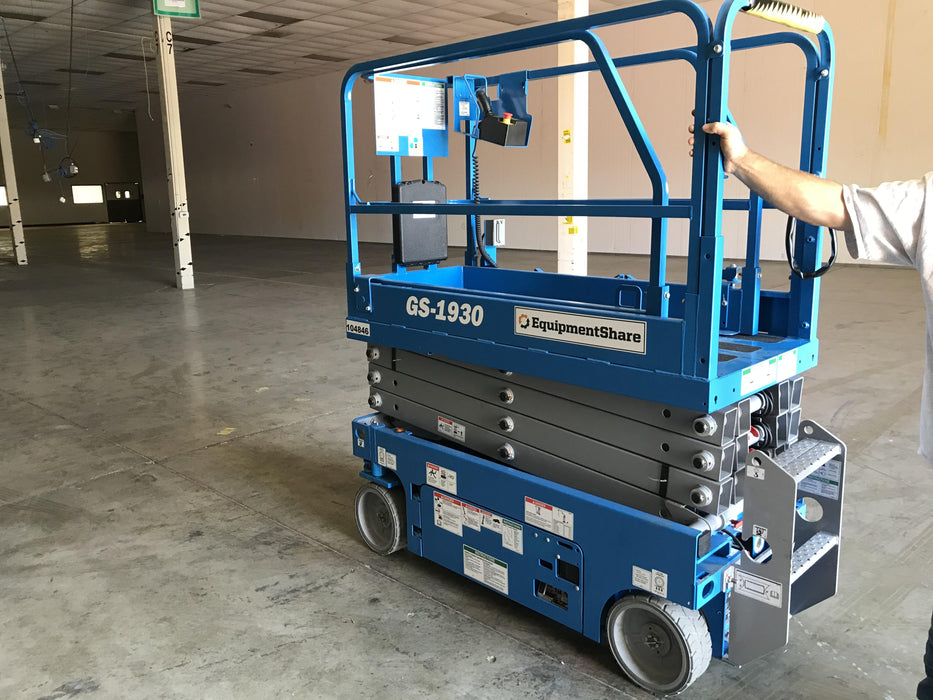 2020 Genie GS-1930 Fixed rails with chain entry gate - Pre A92.20, 800W Inverter