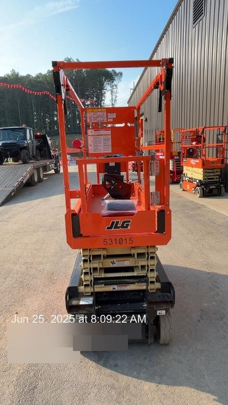 2025 JLG ES1932