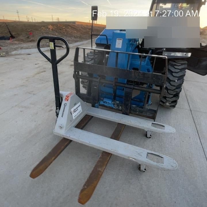 2022 STRONGWAY 4400 lb Pallet Jack