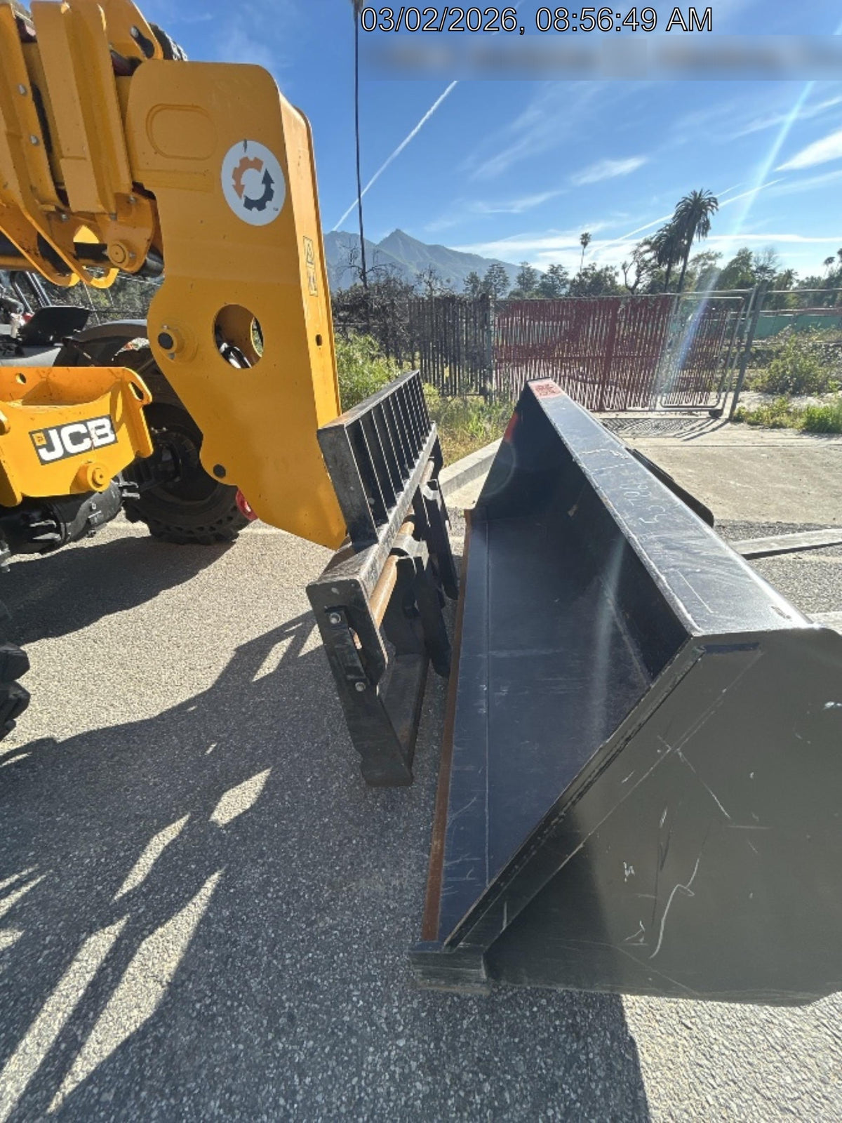 2025 JLG 1001100823