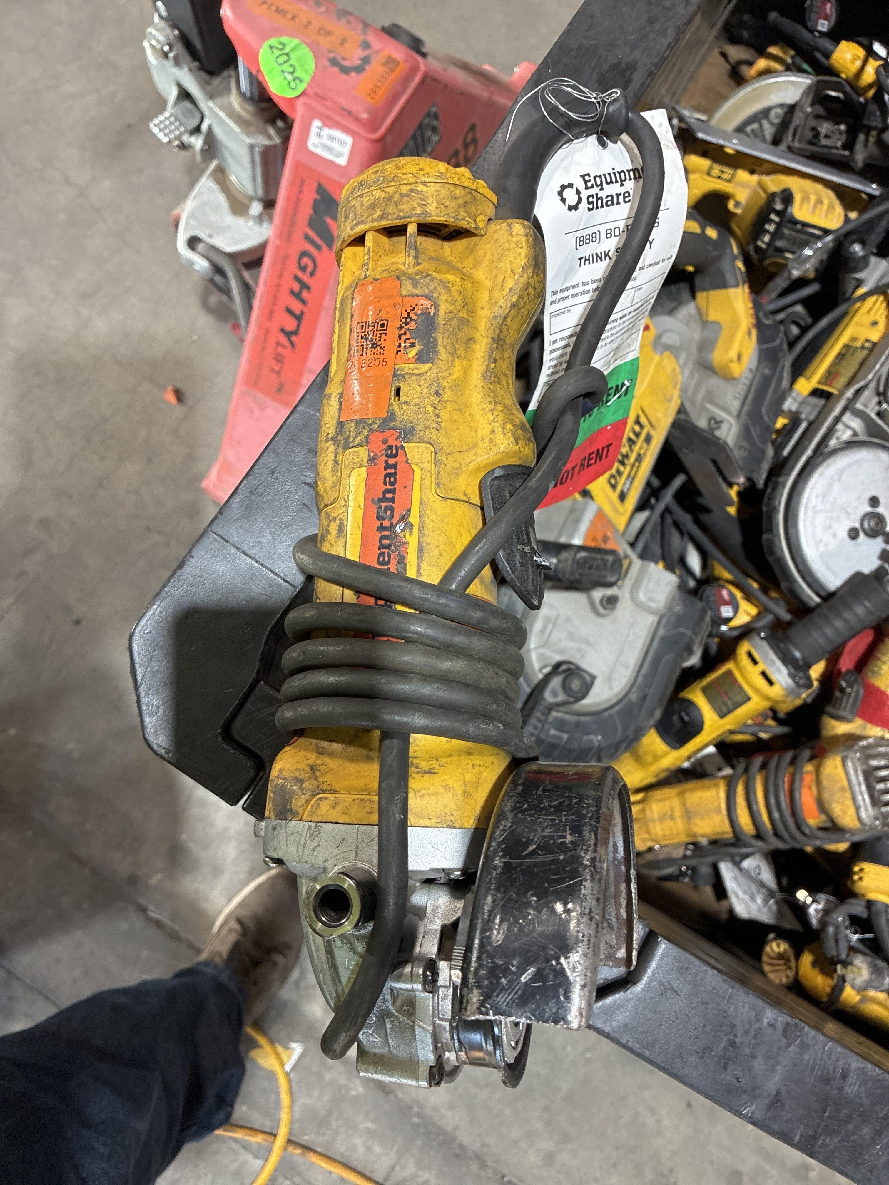 2022 DEWALT DWE402N