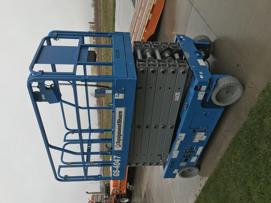 2019 Genie GS-4047 Folding rails with half height swing gate