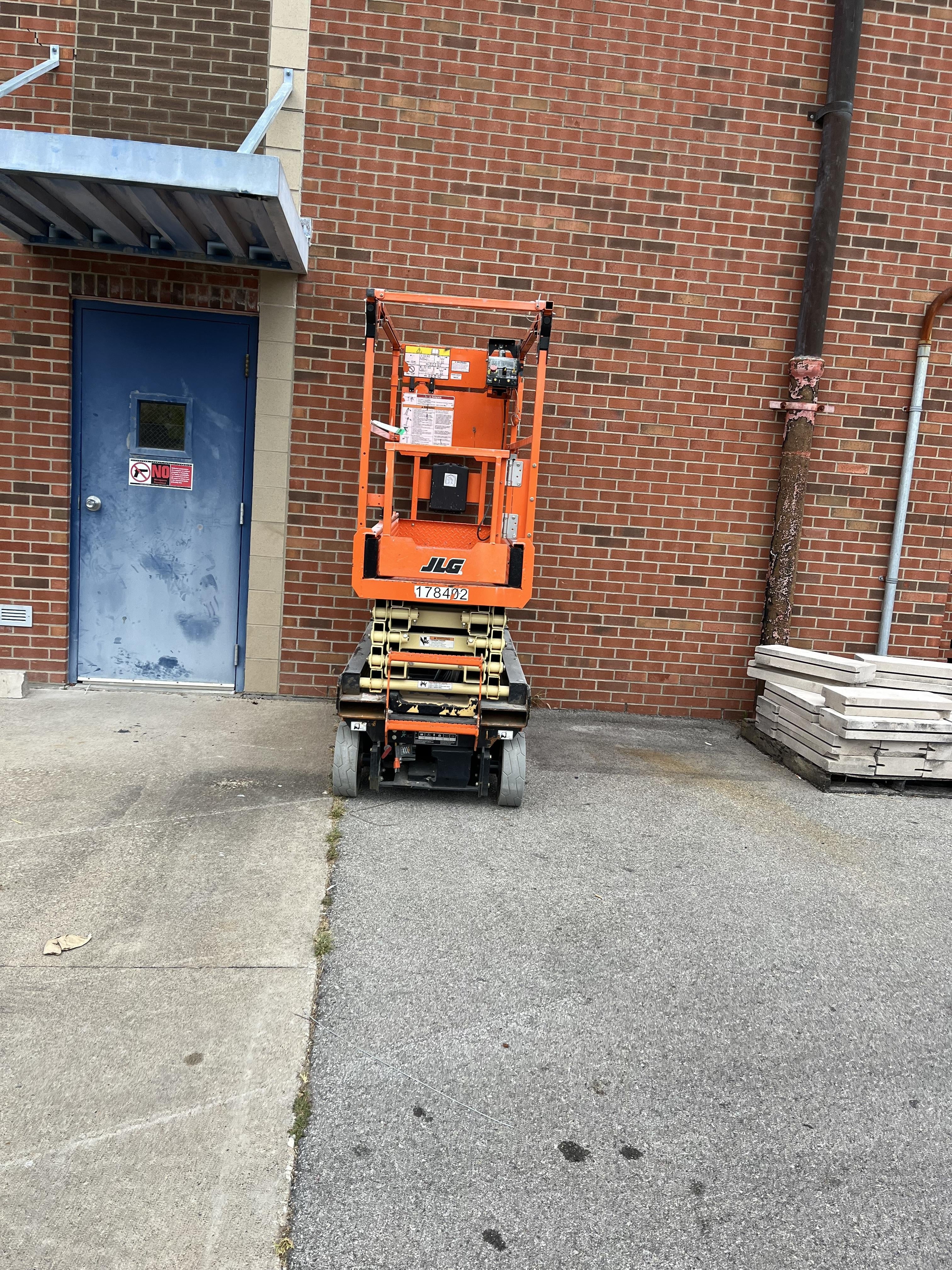 2021 JLG ES1932