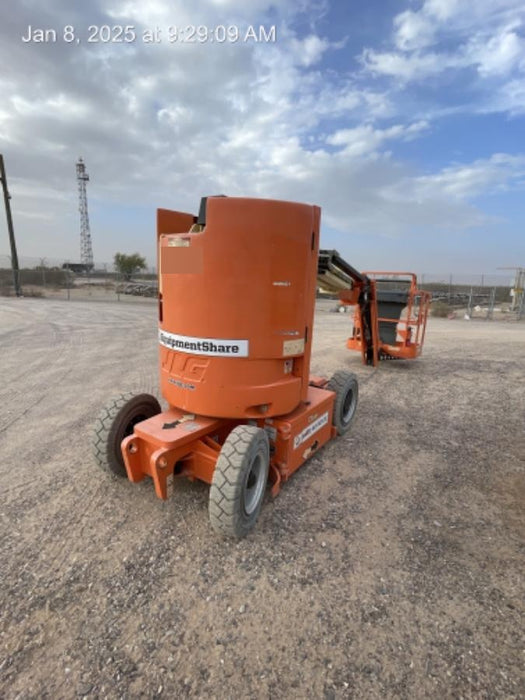 2019 JLG E300AJP