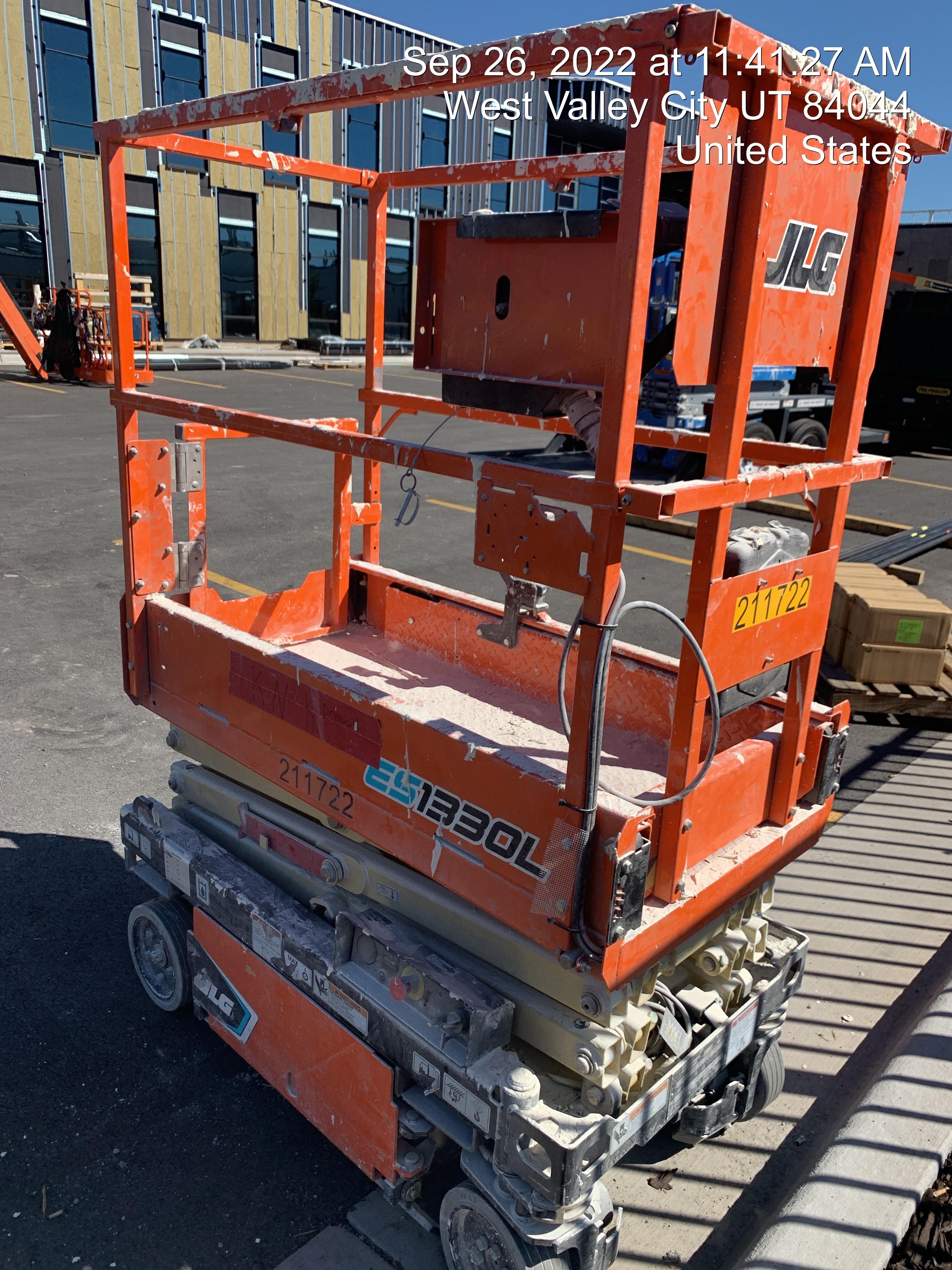 2022 JLG ES1330L