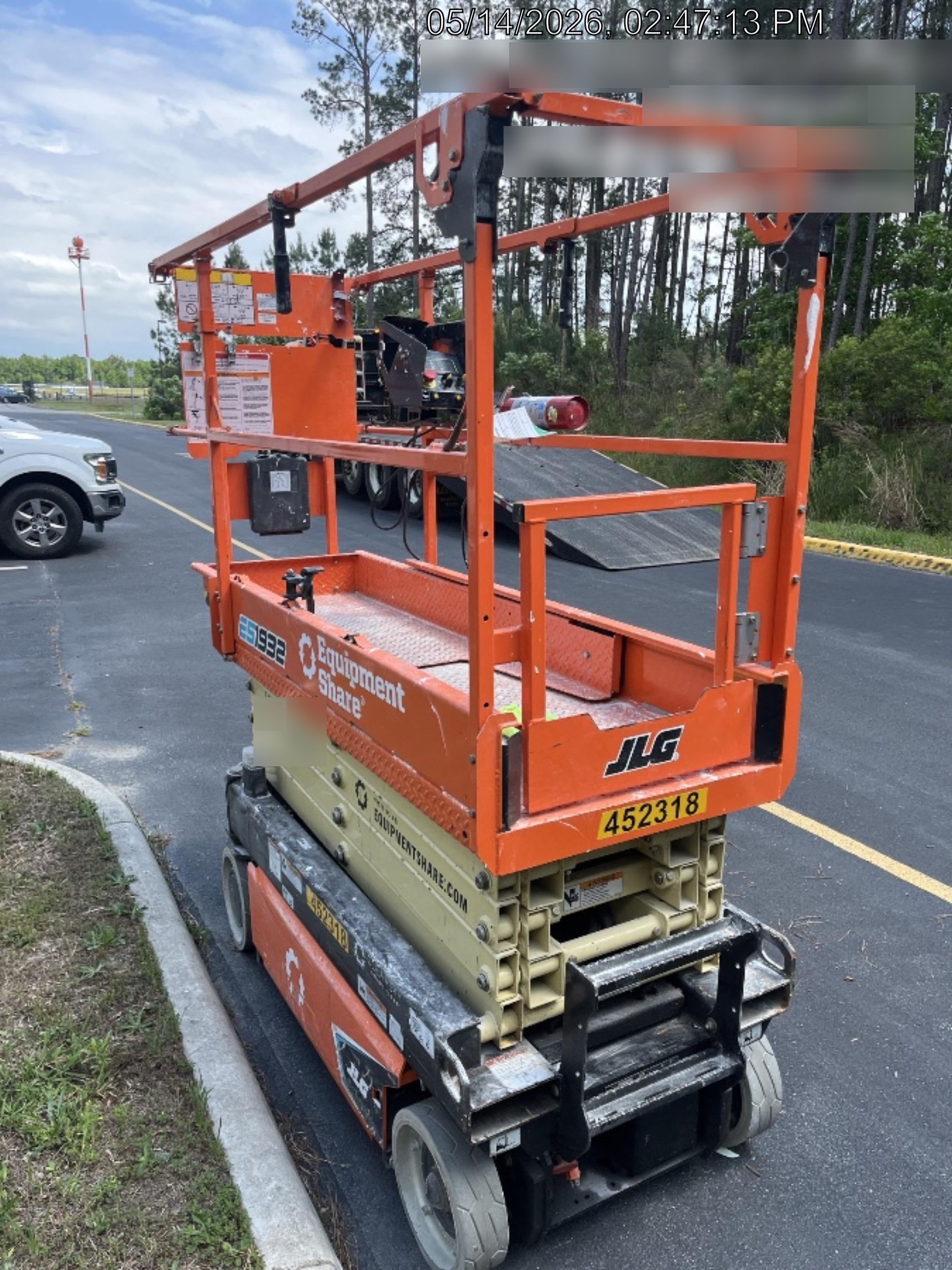 2024 JLG ES1932