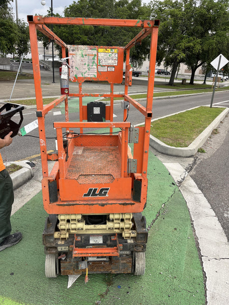 2021 JLG ES1330L
