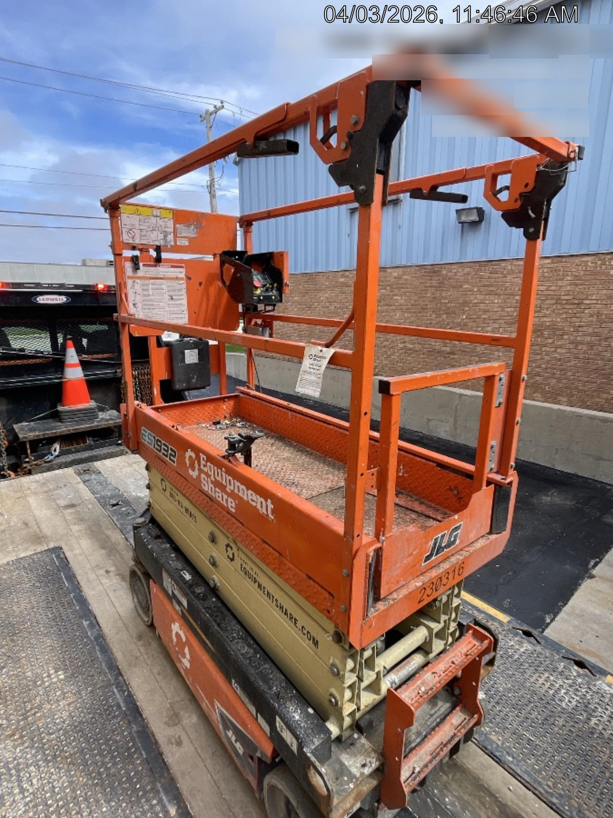 2022 JLG ES1932