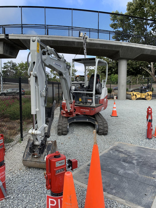 2022 TAKEUCHI TB235-2R