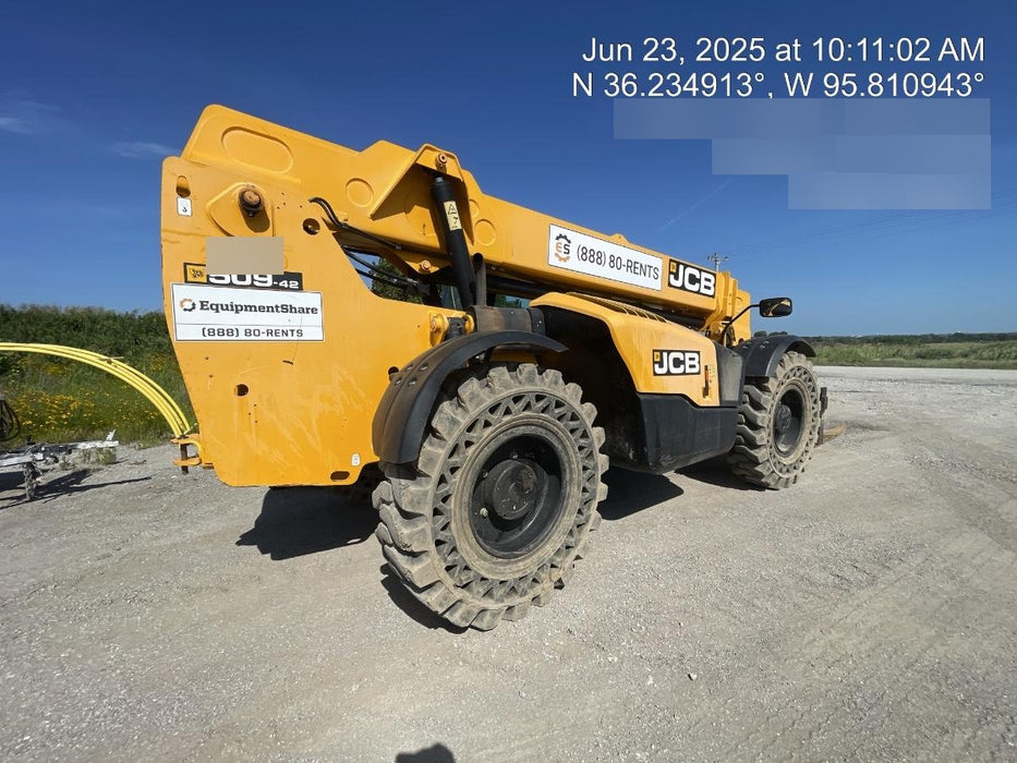 2018 JCB 509-42 74 HP w/CAB/HVAC, Beacon, Aux Hydraulics, Worklights, Solid Tires