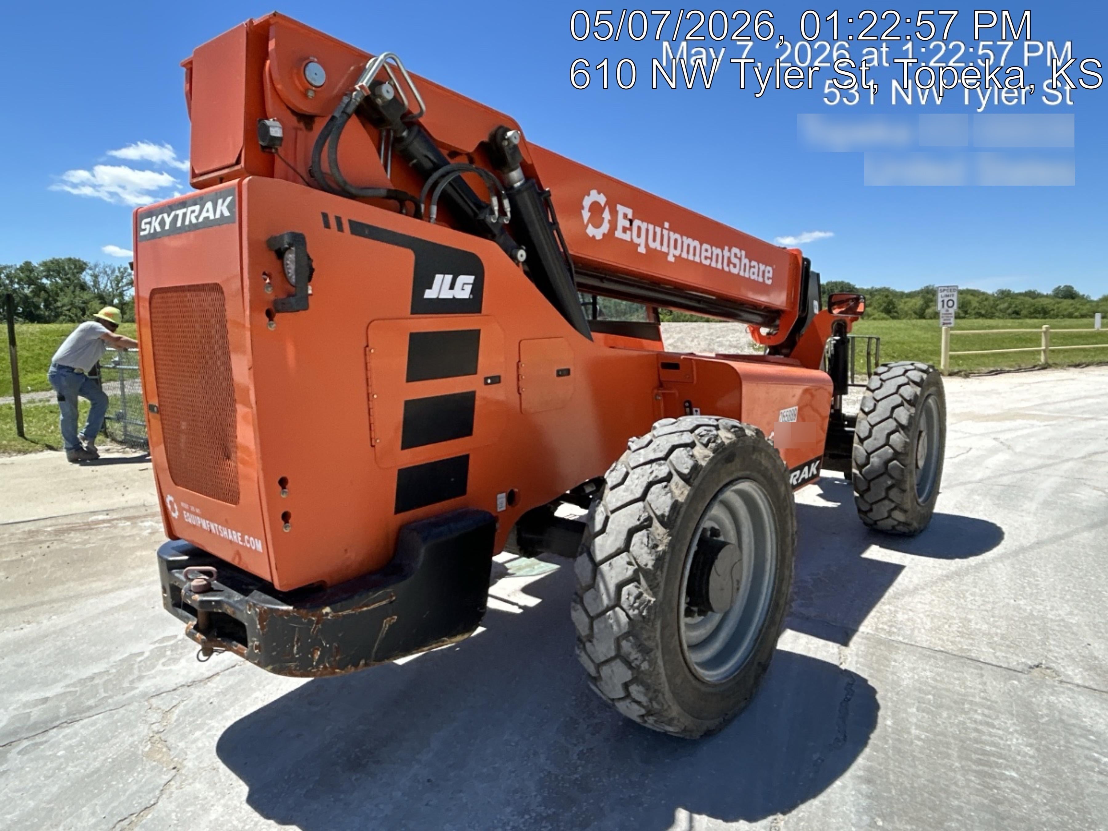 2022 SKYTRAK 8042