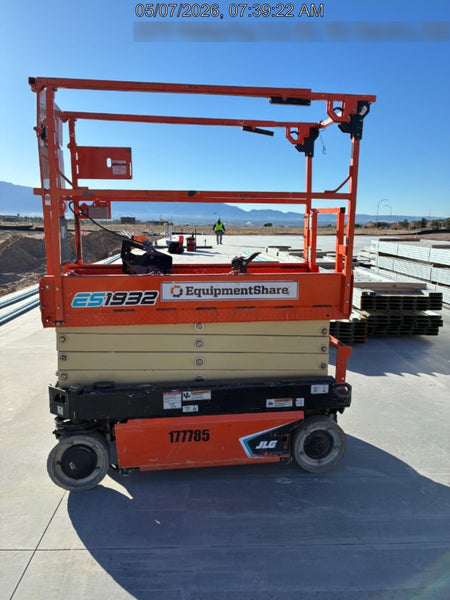 2021 JLG ES1932