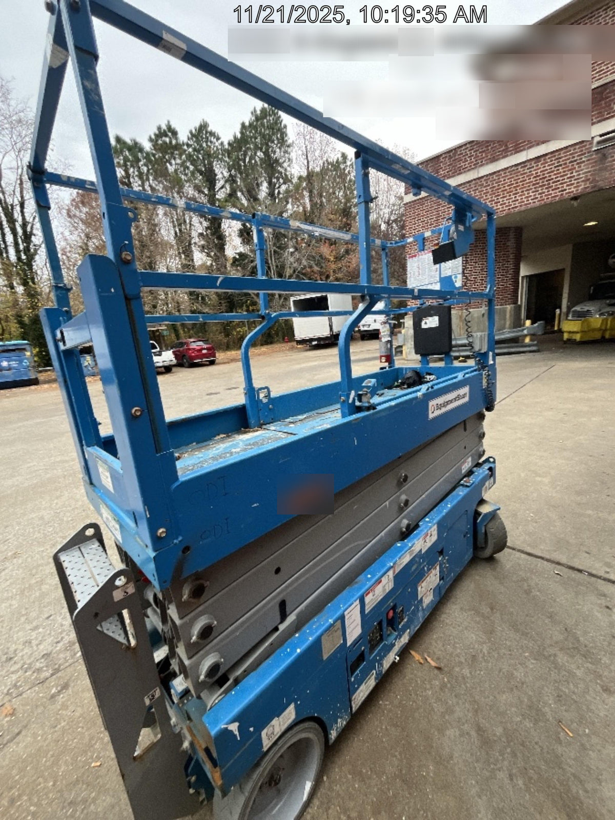 2019 Genie GS-2632 Folding rails with half height swing gate
