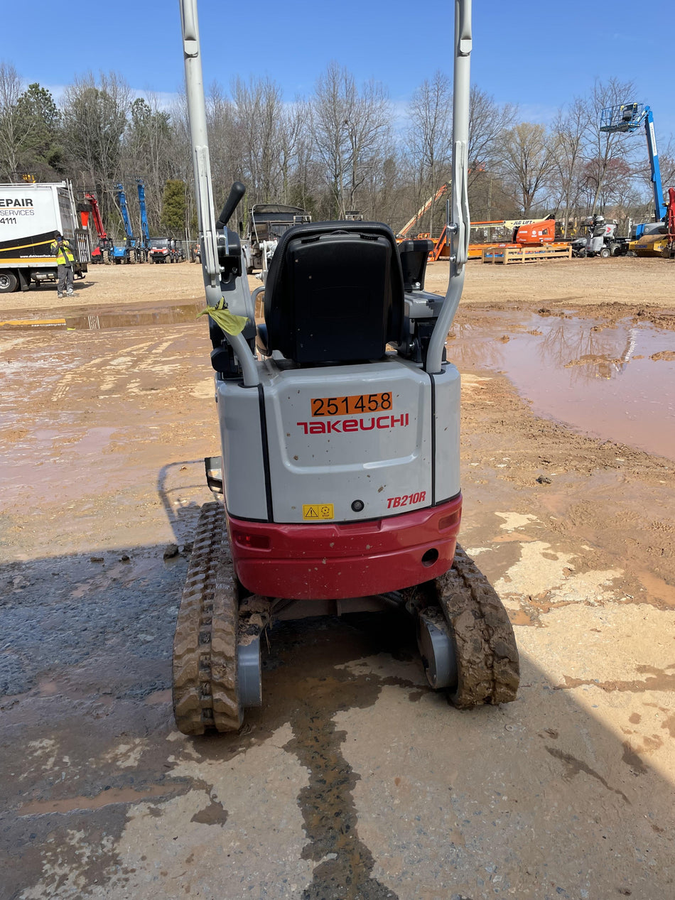 2022 TAKEUCHI TB210R