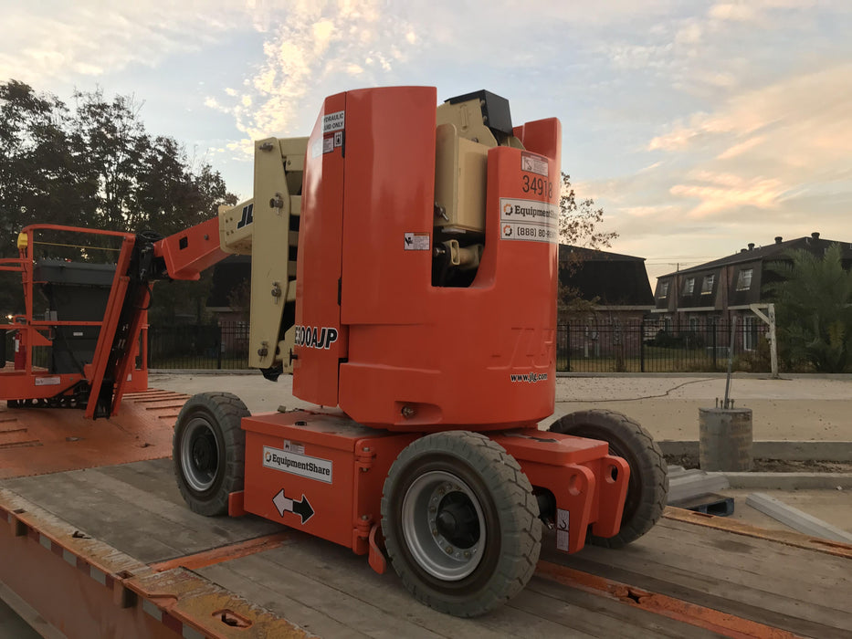 2019 JLG E300AJP