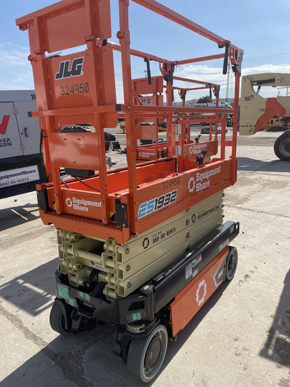 2023 JLG ES1932