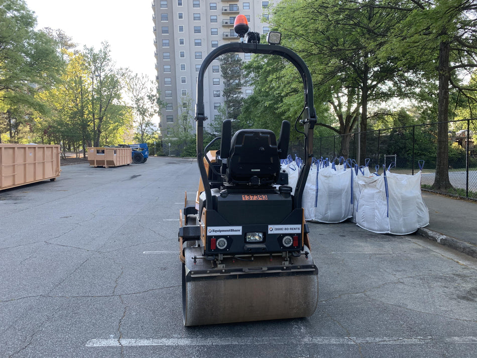 2021 CASE DV26E