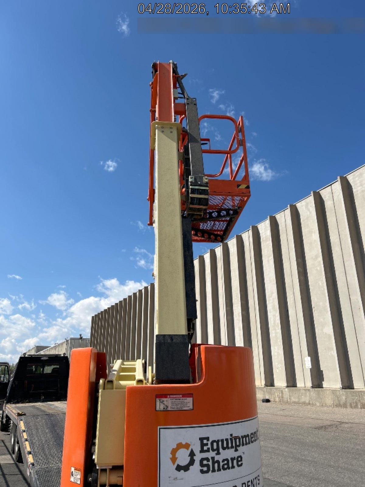 2022 JLG E300AJP