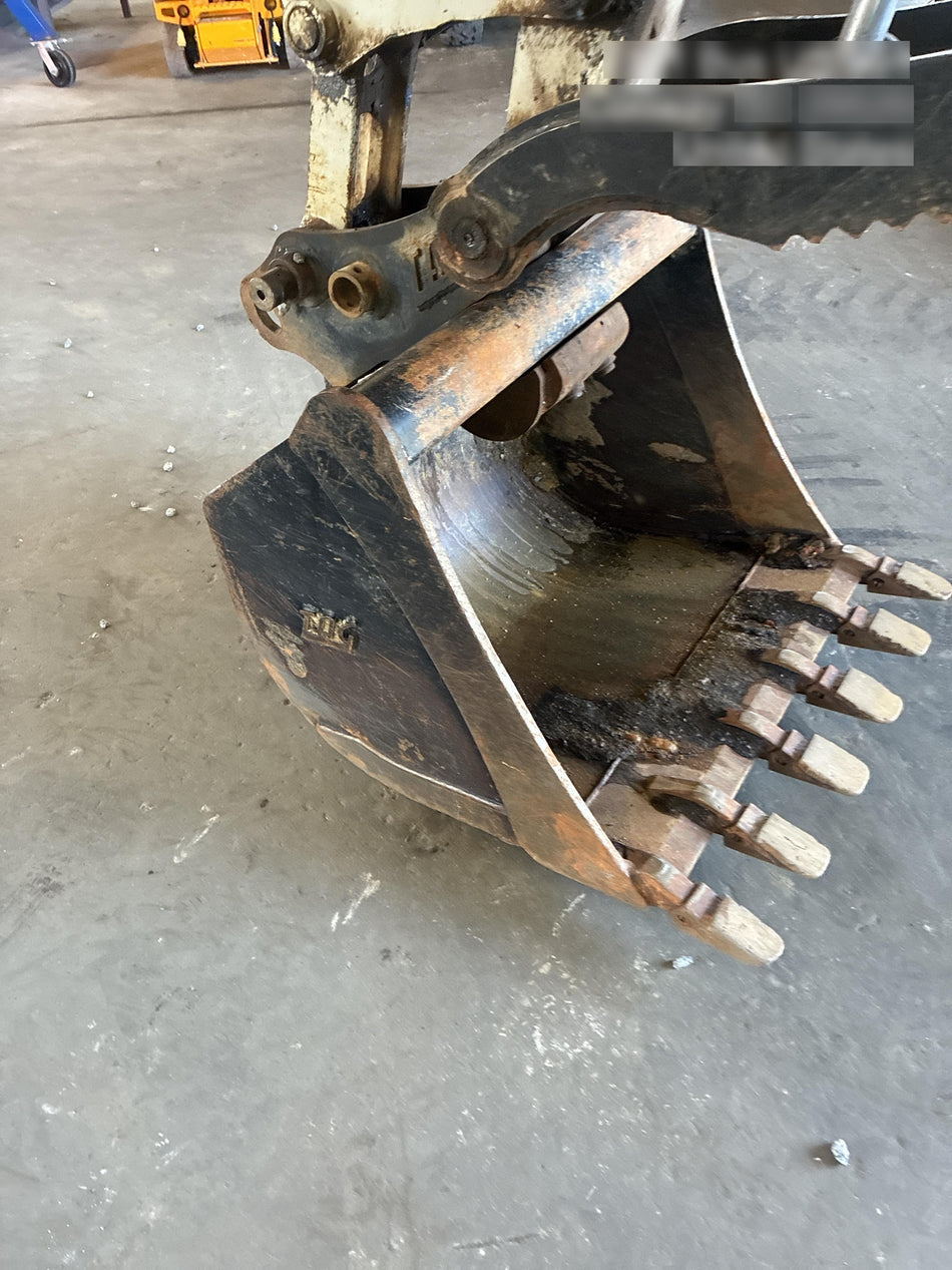 2025 TAKEUCHI 36" Bucket - Takeuchi