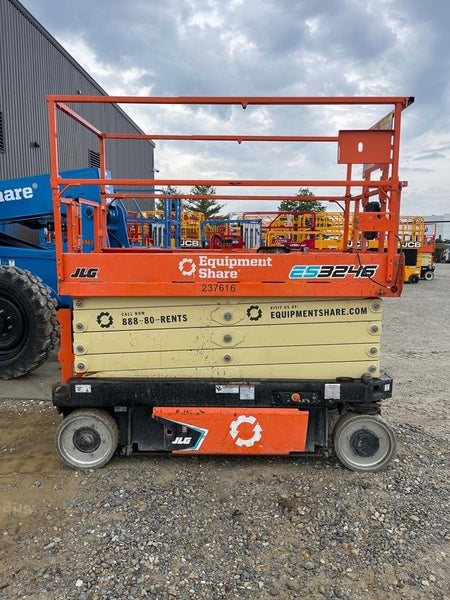 2022 JLG ES3246