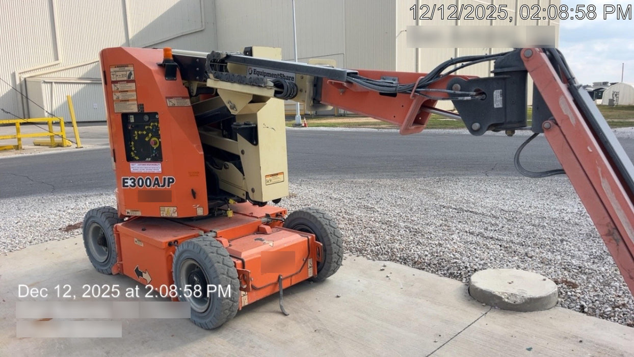2019 JLG E300AJP