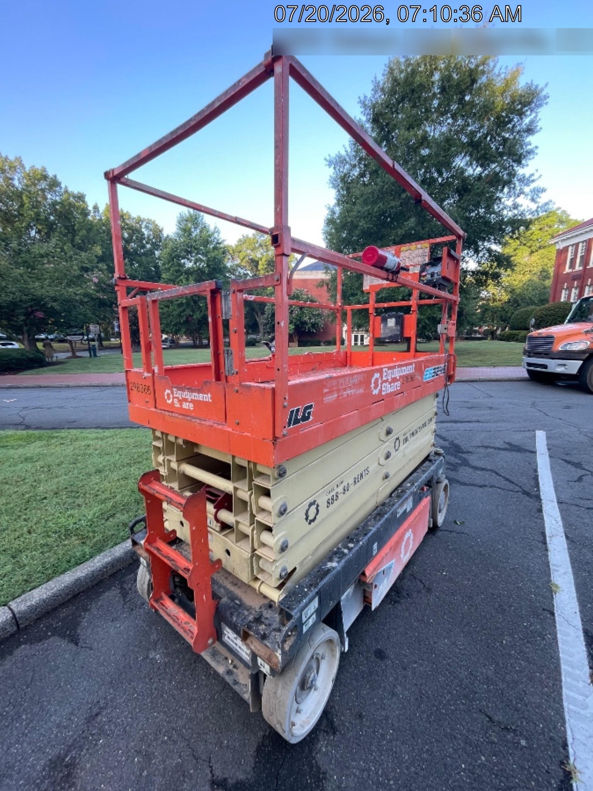 2023 JLG ES3246