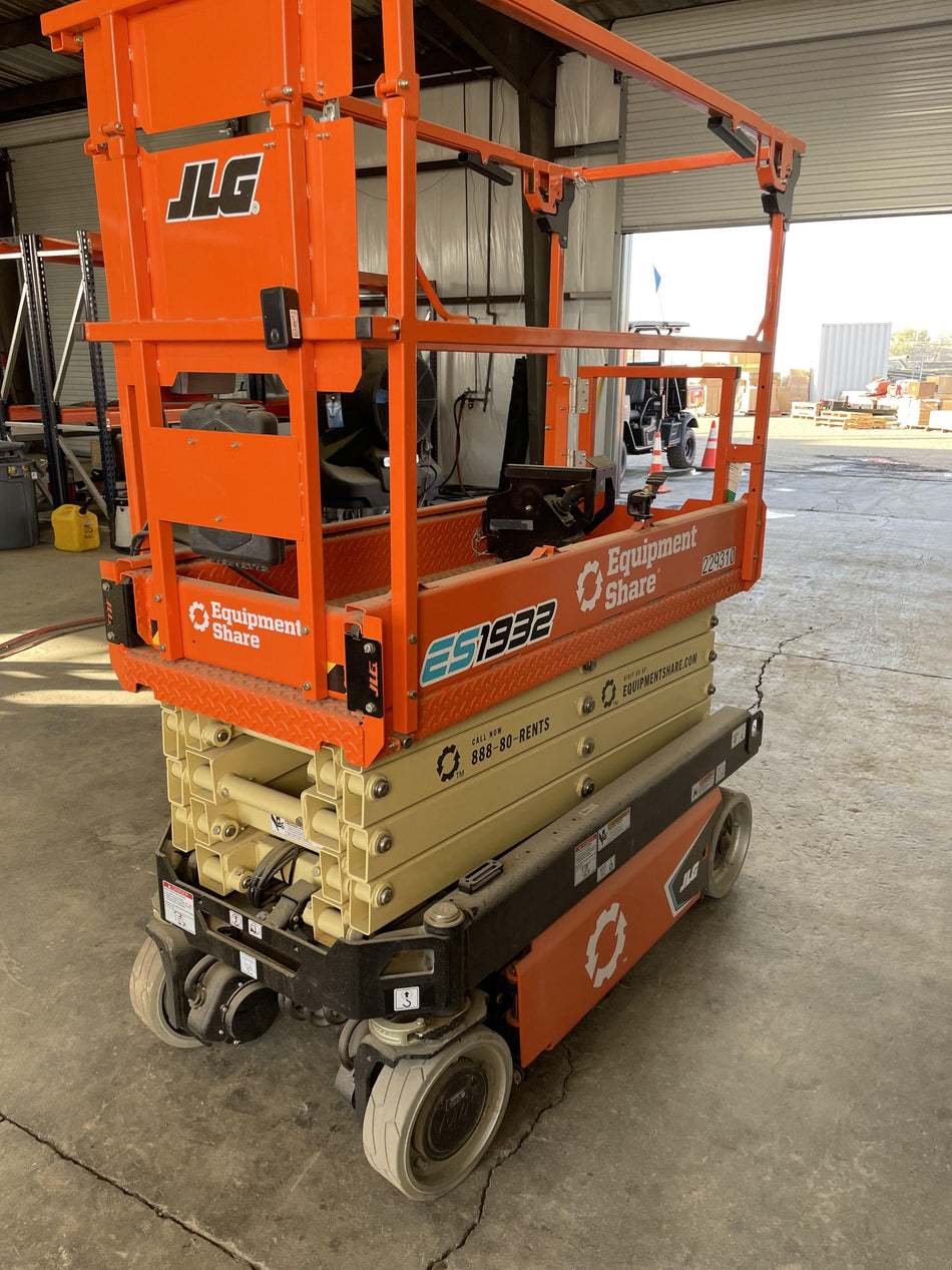 2022 JLG ES1932