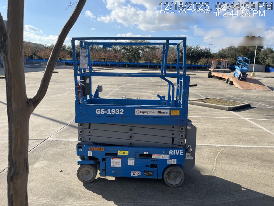 2021 GENIE GS-1932