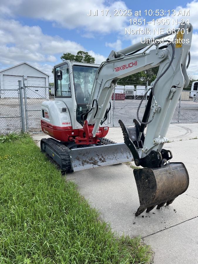 2025 TAKEUCHI TB235-2CR