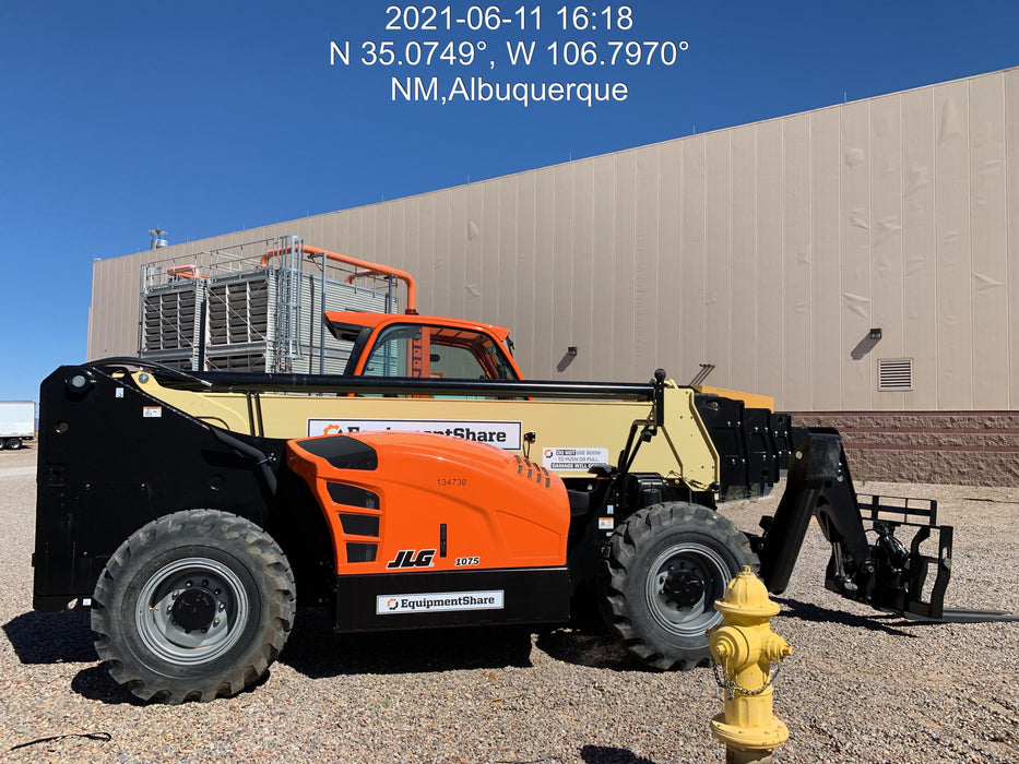 2021 JLG 1075