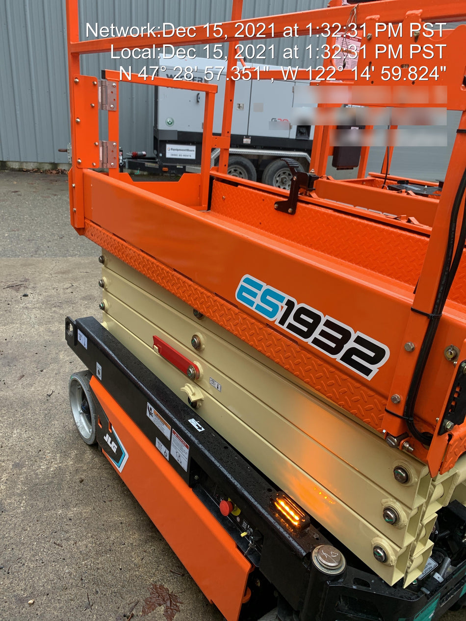 2021 JLG ES1932
