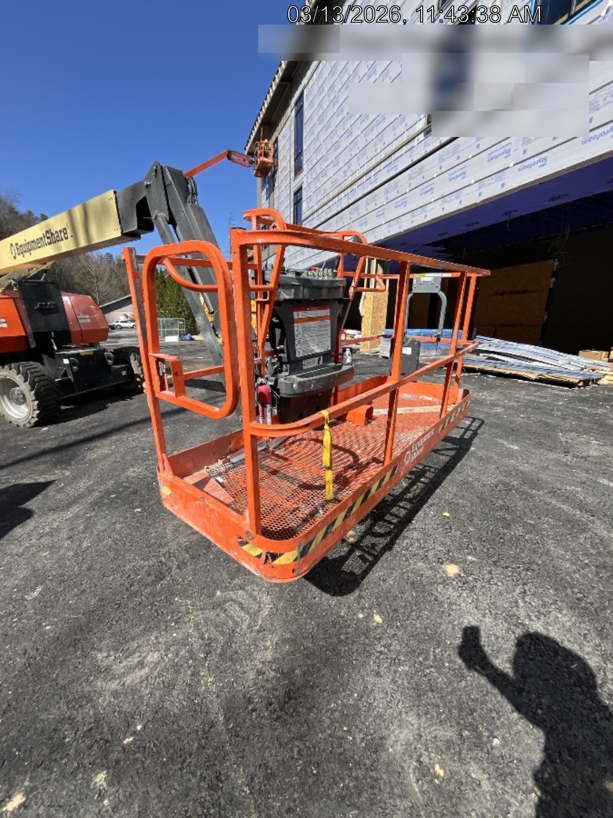 2025 JLG 800AJ