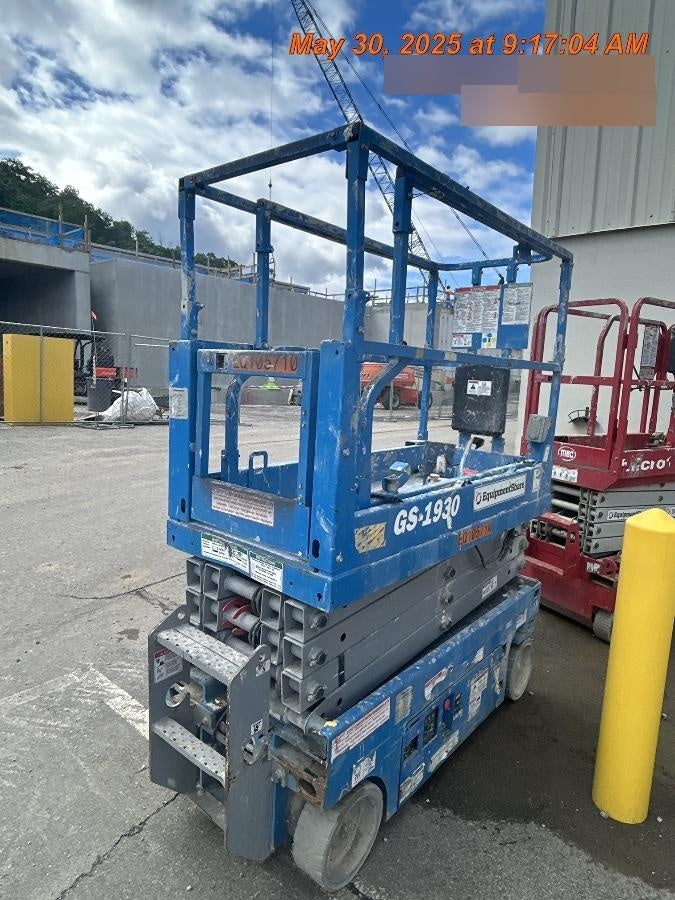 2020 Genie GS-1930 Solid Non Marking Tires, Beacon, Folding rails with half height swing gate