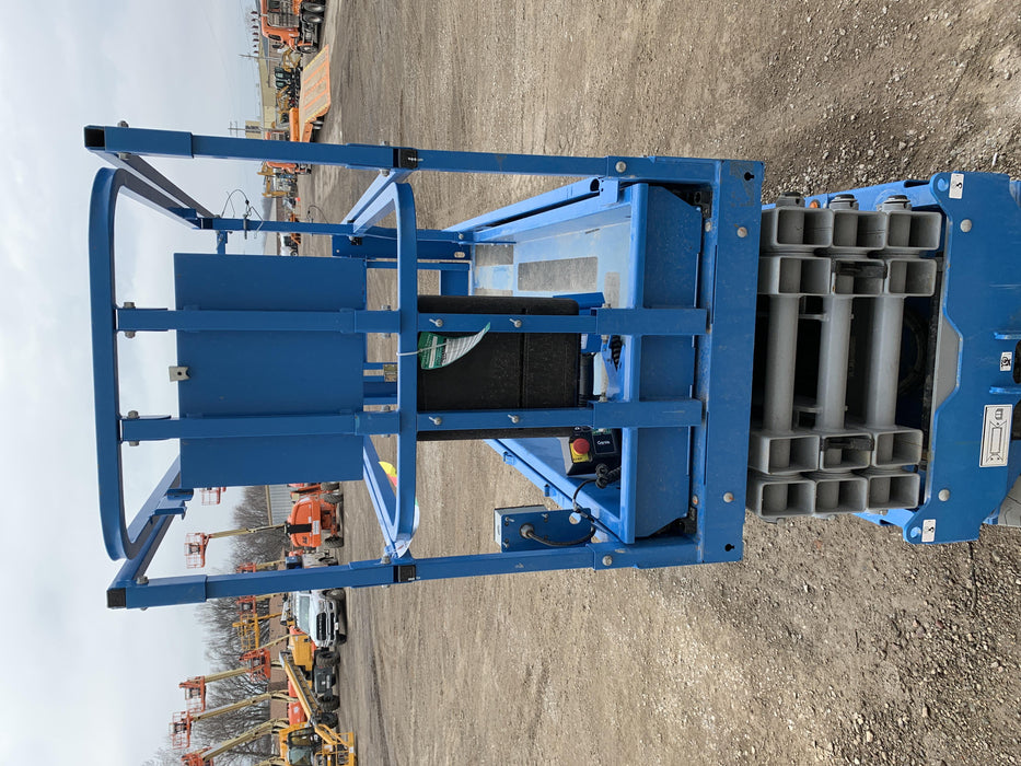 2019 Genie GS-2632 Folding rails with half height swing gate